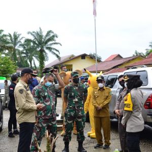 Bupati Tebo Dampingi Danrem Tinjau Vaksinasi Anak