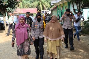 Kunjungi Ponpes di Rimbo Bujang, Kapolres Tebo Komunikasi dengan Santriwati Gunakan Bahasa Inggris