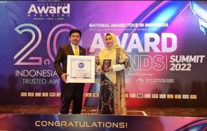 Ketua DPRD Sarolangun Terima Penghargaan Indonesia Award Magazine Tahun 2022