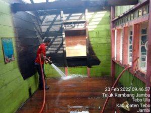 Diduga Korsleting Listrik, Rumah Warga di Desa Jambu Nyaris Ludes Terbakar