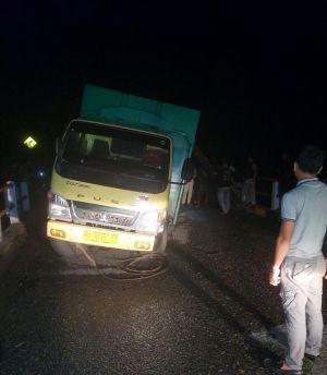 Jembatan Ketalo Kecil Amblas, Lalu Lintas Jambi- Tebo Macet Total 