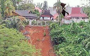 Longsor Ancam Rumah Dinas Bupati Merangin 