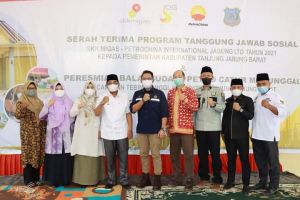 Bupati Tanjab Barat Hadiri Serah Terima Program Tanggung Jawab Sosial SKK Migas 