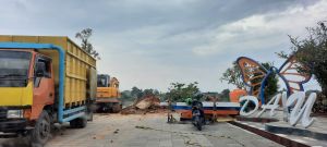 Akibat Hujan, Bangunan di Danau Sipin Amblas