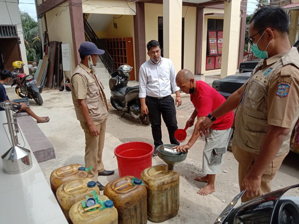 Solar Milik Pelaku yang Diamankan Petugas (Foto: ist) 