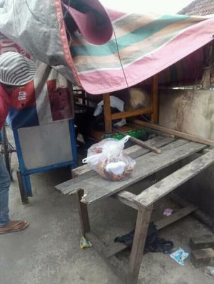 Geger, Warga Temukan Bayi Terbungkus Dalam Plastik di Depan Lapak Penjual Bakso