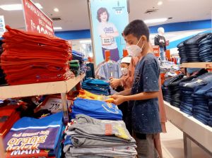 Maulana Ajak Wisata Belanja Anak Yatim dan Dhuafa