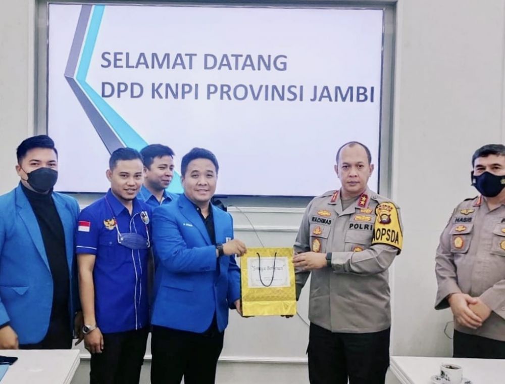 Pengurus DPD KNPI Provinsi Jambi bersama Kapolda Jambi (foto: dok.KNPI Tanjab Barat)