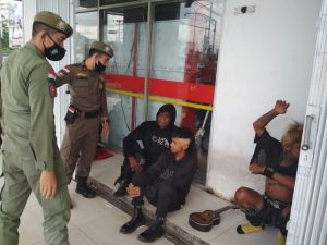 Satpol PP Kota Jambi Amankan 5 Anak Punk