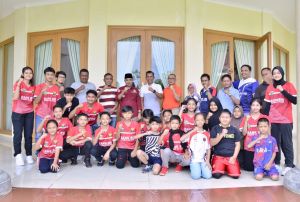 Pj Bupati Tebo Lepas 16 Atlet Bulutangkis ke Gubernur Cup