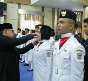 Anggota Paskibraka Sungaipenuh Dikukuhkan Wali Kota 