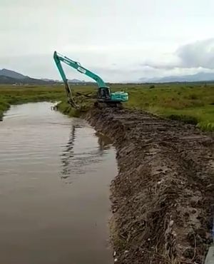 Pengerjaan Proyek Normalisasi Sungai di Hamparan Rawang Diduga Asal-asalan