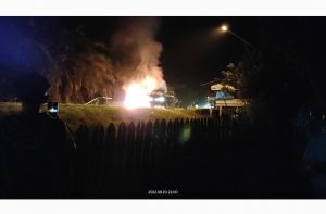 Akibat Korsleting Listrik, Satu Unit Mobil Pickup L300 Terbakar 