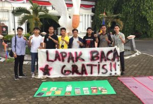 Lapak Baca Gratis Mahasiswa Merah