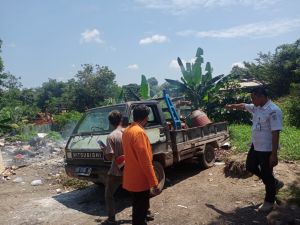 Buang Sampah Sembarangan di Paal 10, Warga Ini Didenda Rp5 Juta