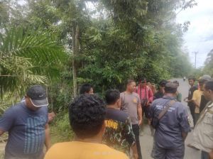 Ngaku Polisi, 6 Orang Oknum Wartawan Dikepung Warga Muarajernih Merangin 