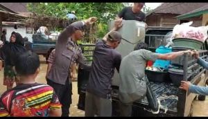 Banjir di Batangmasumai, korban Banjir: Terima Kasih Pak Polisi Telah Bantu 