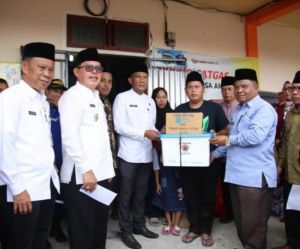 Walikota Sungaipenuh Berikan Bantuan Korban Kebakaran di 2 Desa 