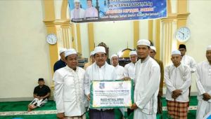 Bupati Tanjab Barat Safari Subuh di Masjid Miftahul Jannah Tungkal II