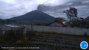Gunung Kerinci Kembali Erupsi dan Keluarkan Abu Capai 900 Meter 