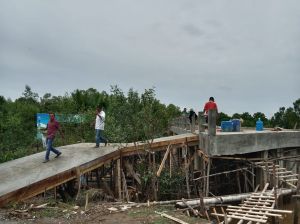 Belum Selesai, Proyek Pembangunan Turap Masih Berlanjut Meskipun Tahun Anggaran Sudah Lewat 