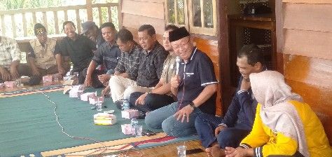 Ketua DPD Golkar Provinsi Jambi Drs H Cek Endra bersama Para Pendukungnya