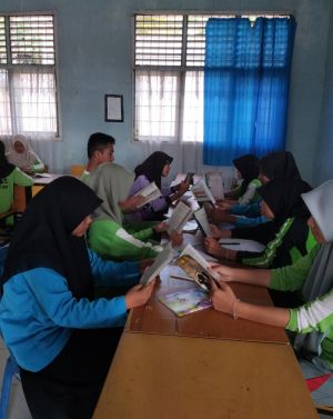 Pemanfaatan Perpustakaan Sekolah Sebagai Sumber Belajar Bahasa Indonesia di SMP 25 Tebo