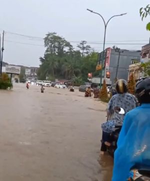 Penyebab Banjir di Simpang Pucuk, Pipa PDAM Hambat Saluran Air