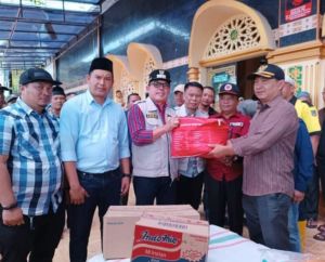 Pimpinan DPRD Sungai Penuh Dampingi Walikota Meninjau dan Serahkan Bantuan Banjir