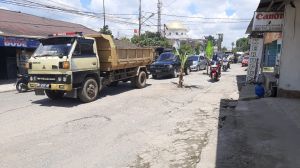 Bentuk Protes, Warga Tanam Pisang di Jalan Siwabessy