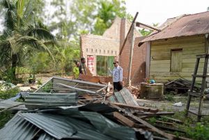 Camat Bahar Catat : Sebanyak Ratusan Rumah Rusak di Hantam Angin Puting Beliung