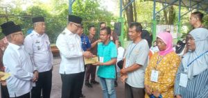 Fasha Serahkan THR bagi PHL, Honorer, Hingga Masyarakat Kategori Miskin