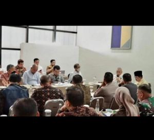 Bupati Tanjabbar Hadiri Rakor Konflik Masyarakat 9 Desa dengan PT DAS