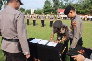 Kapolres Muarojambi Pimpin Upacara Setijab Sekaligus Kenal Pamit Kapolsek Kumpeh Ilir dan Kabag Ren