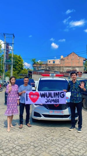 Kades Tanjung Ilir Tabir Hadiahkan Warganya Mobil Ambulan