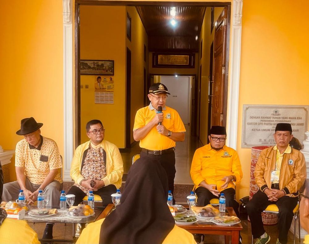 Ketua DPD Golkar Provinsi Jambi Drs H Cek Endra bersama Jajaran Pengurus 