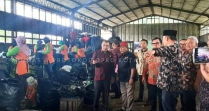 Ketua DPRD Kota Sungai Penuh Lendra Wijaya bersama Walikota Sungai Penuh