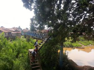 Jembatan Penghubung ke SDN 68 Memprihatinkan