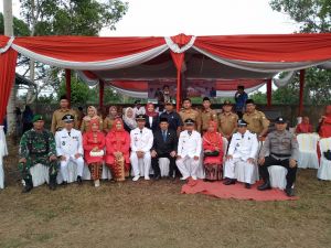 Wakil Ketua DPRD Muaro Jambi Upacara Bendera HUT RI di Kumpeh Ulu 