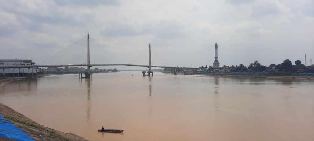 Debit Sungai Batanghari Surut Dibawah Normal, Kapal Tongkang Hanya Bisa Dilintasi Tongkang Kecil