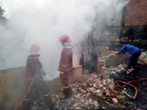 Cari Makan Sahur, Rumah Dilahap Sijago Merah