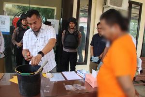 Kasat Resnarkoba Musnahkan Barang Bukti Narkotika Golongan 1 Jenis Sabu