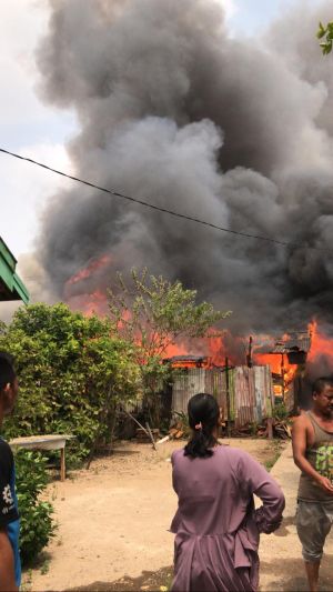 Enam Bedeng di Sijinjang Terbakar