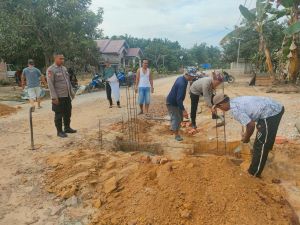 Polsek Tebing Tinggi Polres Tanjab Barat menghadirkan program Polisi Masuk Kampung.