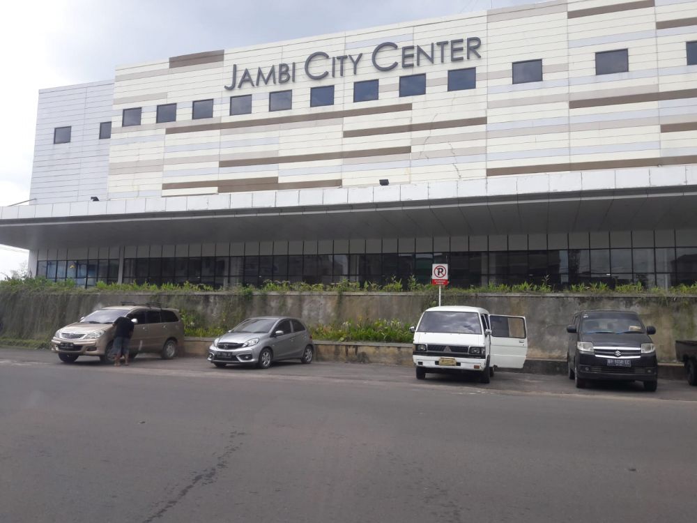 Kondisi Bangunan Jambi City Center yang masih terbengkalai