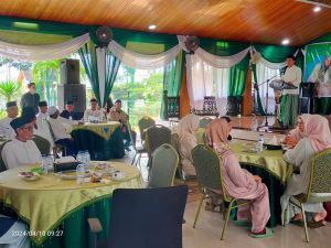 Usai Sholat Idulfitri, Wabup Batanghari Bakhtiar beserta Keluarga Silaturahmi ke Serambi