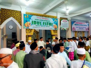 Bupati Batanghari bersama Wabup Bakhtiar Sholat Idulfitri di Masjid Korpri