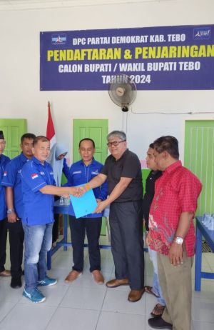 ARB Resmi Ambil Formulir Pendaftaran Cabup di Partai Demokrat Tebo