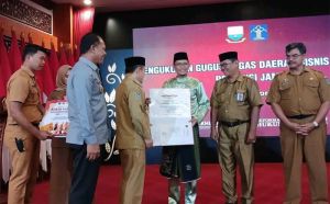 Pemkap Batanghari Menerima Penghargaan Dari Kemenkumham RI Atas Pencapaian Peduli HAM