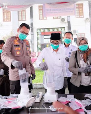 Pemusnahan Barang Bukti Rampasan Dan Narkotika Di Halaman Kantor Kejari Batang Hari